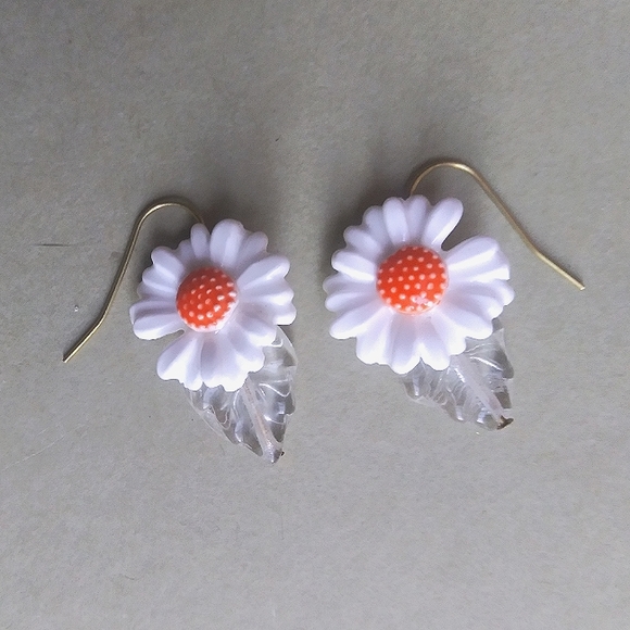 'Fresh As A...' Earrings w/clear leaves - Picture 1 of 5